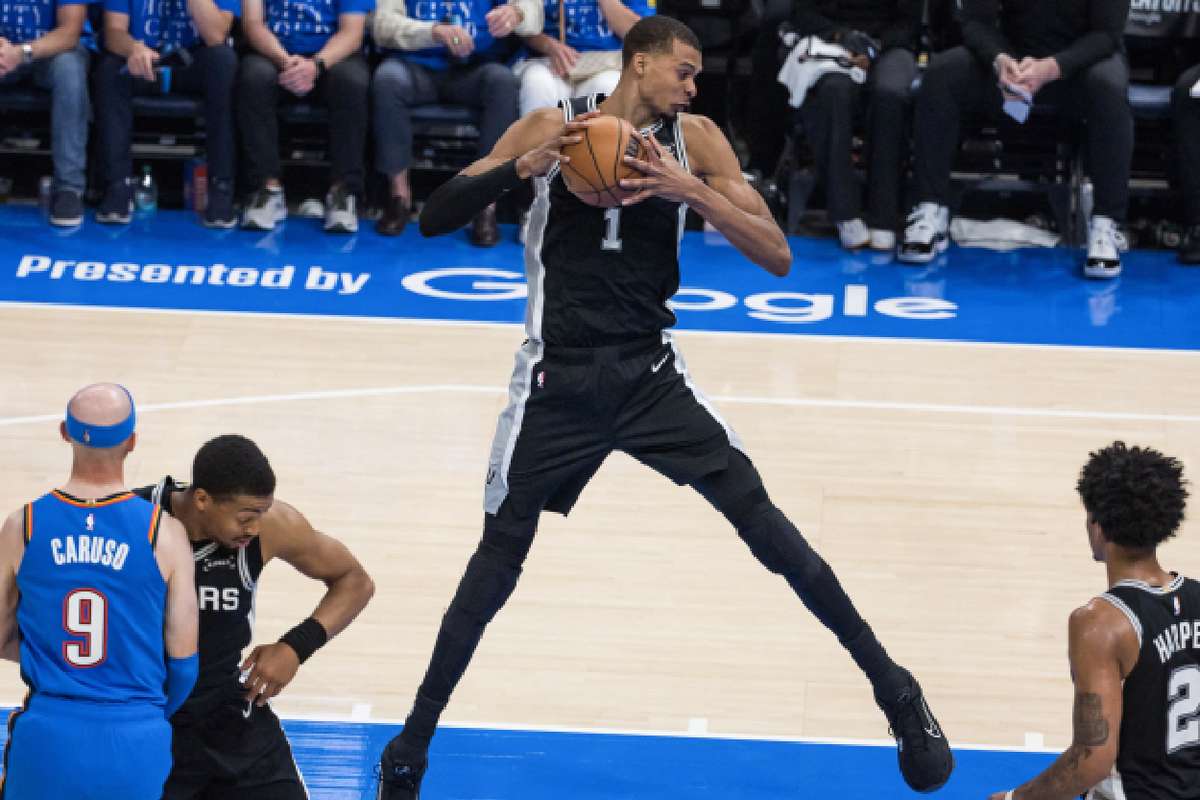 San Antonio Spurs si New Orleans Pelicans vor disputa meciuri la Paris si Manchester in 20271779290737