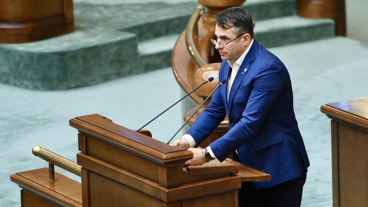 Senatorul USR Ștefan Pălărie acuză PSD că "sabotajează un șir de instituții": "Atunci când nu își... 4 Senatorul USR Stefan Palarie acuza PSD ca sabotajeaza un sir de institutii Atunci cand nu isi1778527020