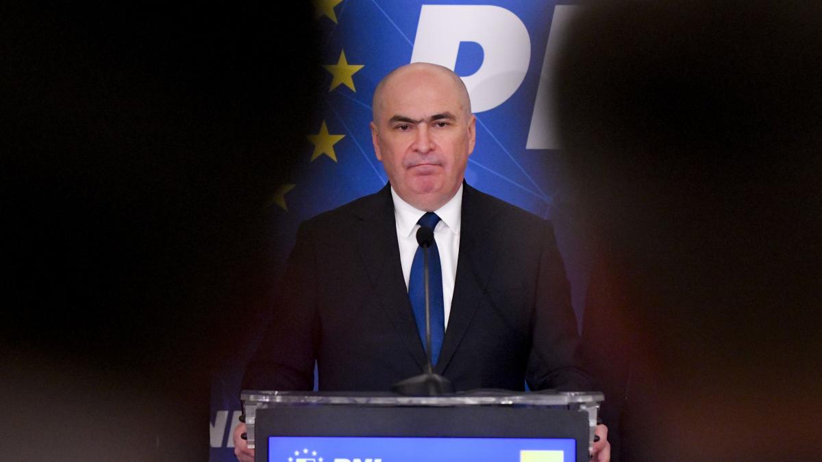Sondaj CURS inainte de motione 58 dintre romani considera ca Bolojan ar trebui sa renunte la functie1777725001