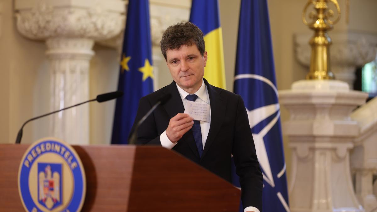 Surse Nicusor Dan se deplaseaza la Galati pentru a vizita blocul afectat de o drona rusa1780072040