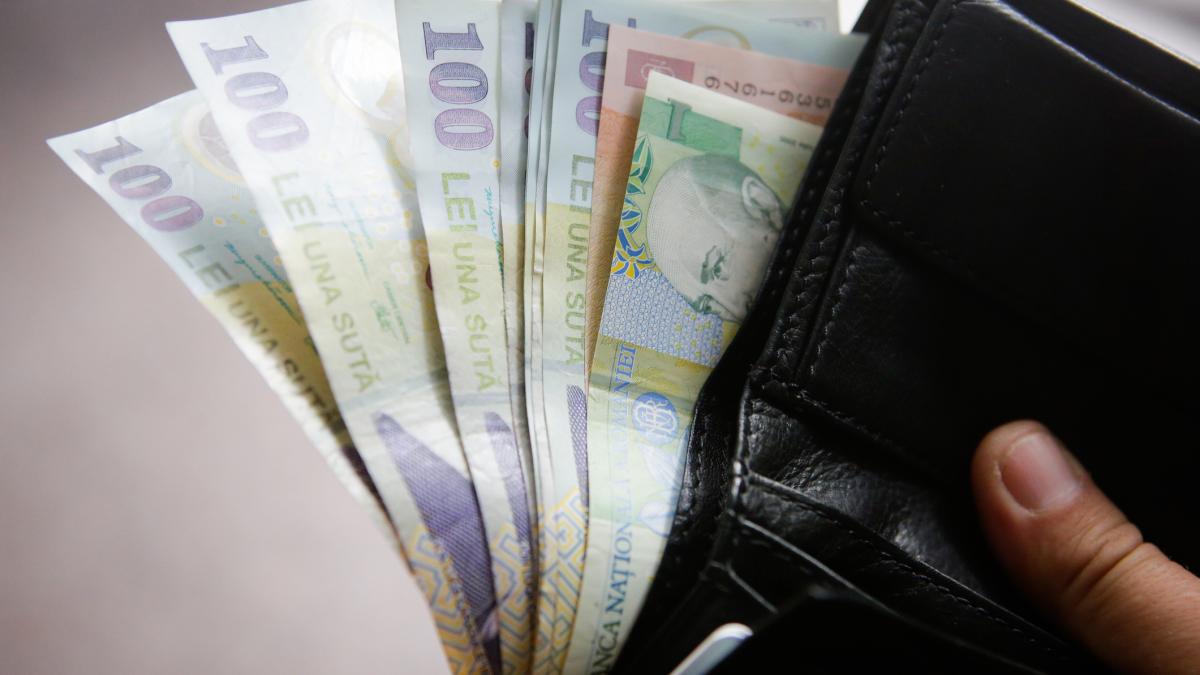 DOCUMENT. Ce stipulează noua lege a salarizării. Cel mai mare salariu va fi de 32.800 de lei. Vor fi 12... 2 document ce stipuleaza noua lege a salarizarii cel mai mare salariu va fi de 32800 de lei vor fi 121779722732