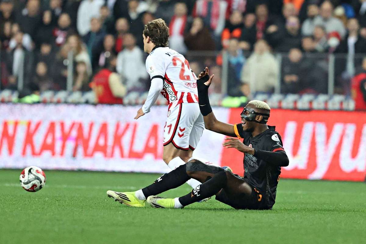nebunie in turcia galata pierde fener castiga lupta pentru titlu este relanjata1777748973