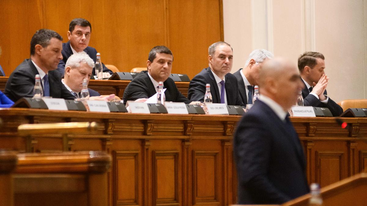 sens dupa motiunea de cenzura bolojan a comis multe greseli a luat de la saraci de la mame de la1777997976