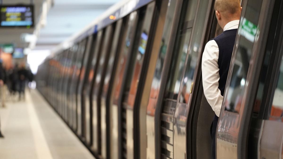 vicepremierul oana gheorghiu solita restructurari la metrorex nu poti cere oamenilor sa platiasca1779198037