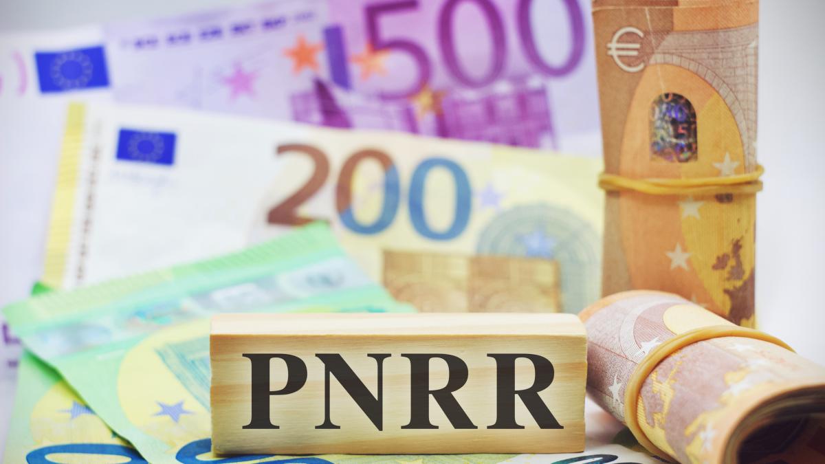 Angajatii care administreaza fonduri europene vor fi evaluati lunar Sporul de 40 va fi acordat doar1780486041