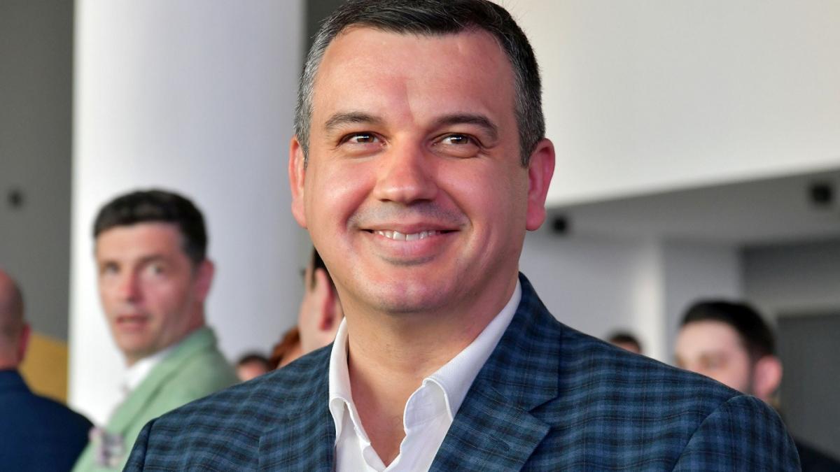 Ce avere are premierul desemnat Eugen Tomac detine doua locuinte dar niciuna in Romania1780588640