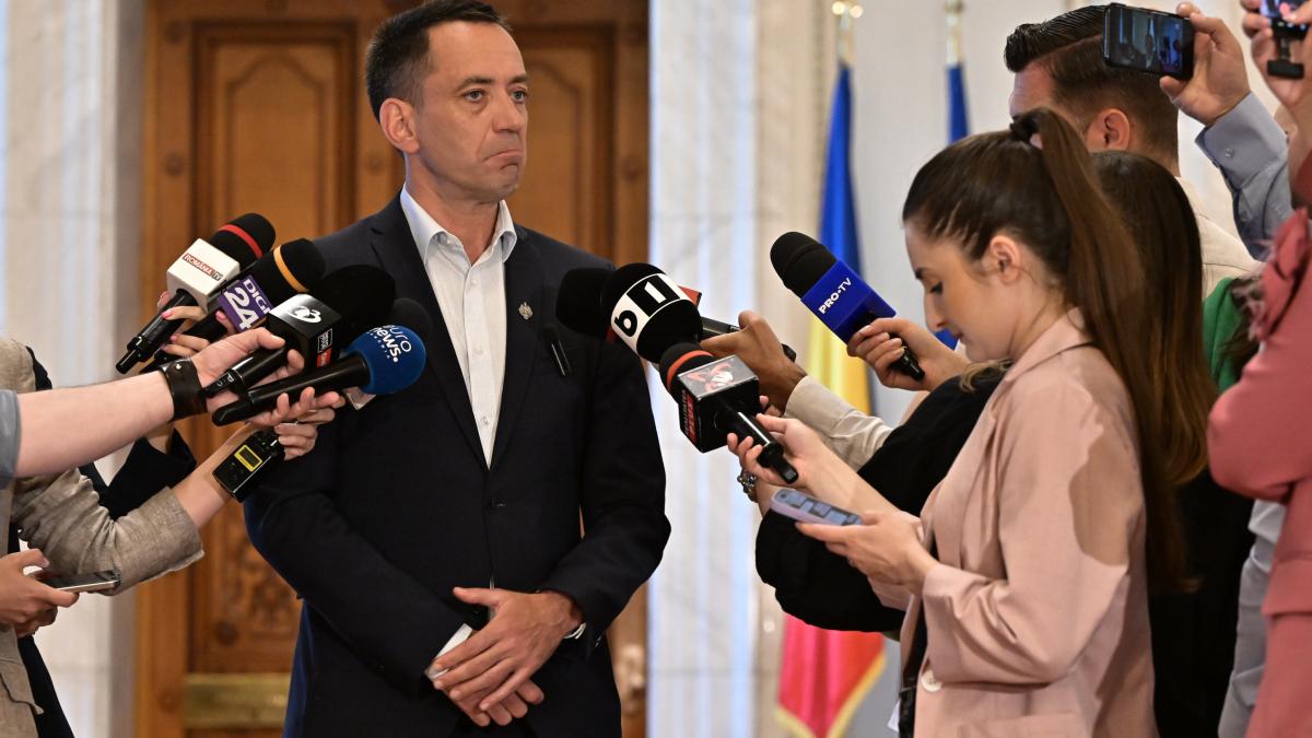 Csoma Botond Daca continuu cu acest limbaj agresiv si cu linii rosii nu vom avea guvern nici anul1782677775