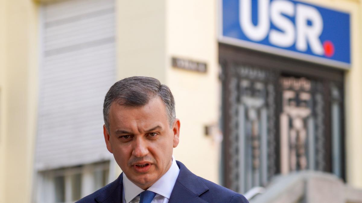 Eugen Tomac afirmă că are sprijinul a peste 200 de parlamentari, dar nu dezvăluie din ce partide provin aceștia. 2 Eugen Tomac afirma ca are sprijinul a peste 200 de parlamentari dar nu dezvaluie din ce partide provin acestia1781329340