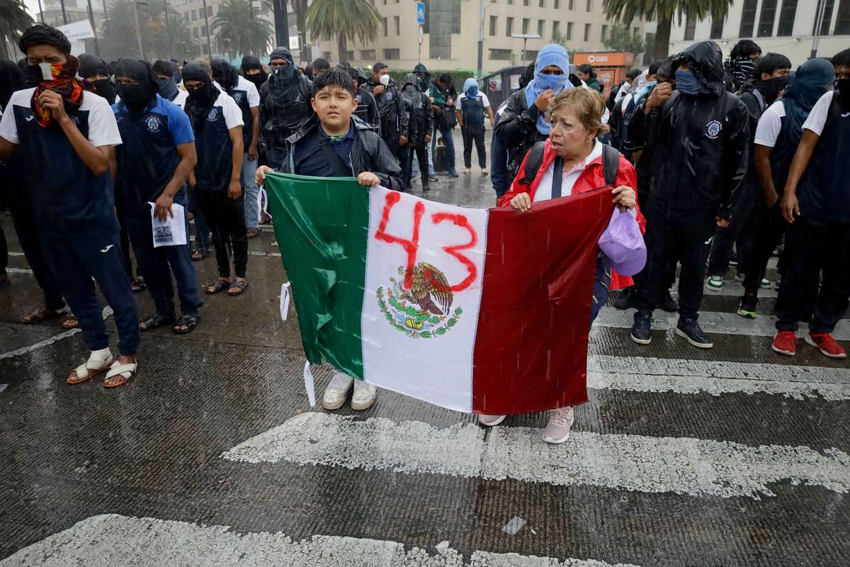 Mii de protestatari blocheaza intrarea la stadionul meciului de deschidere al Cupei Mondiale1781037736