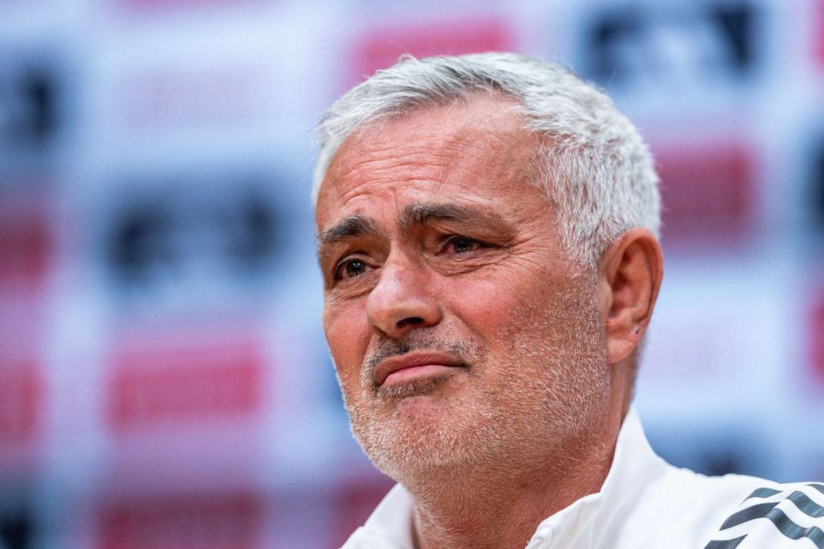 Mourinho isi cere scuze fata de Benfica Portughezul afirma ca videoclipul lui Florentino a fost creat cu ajutorul inteligentei artificiale1780565239