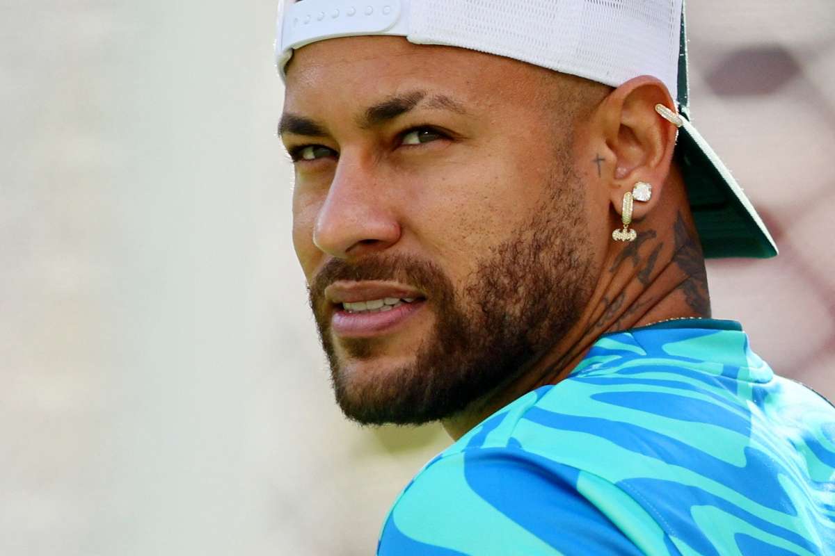 Neymar a efectuat primul său antrenament la Cupa Mondială 2 Neymar a efectuat primul sau antrenament la Cupa Mondiala1781646135