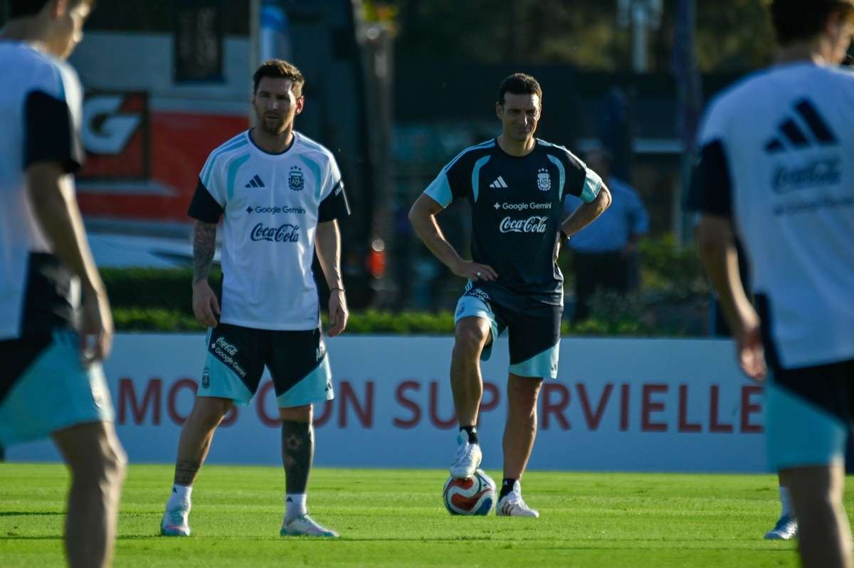 Scaloni recunoaste statutul special al lui Messi la echipa nationala a Argentinei Deciziile pe care le luam le discutam cu el1780632741
