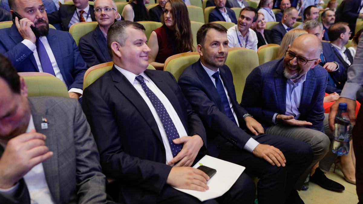 Surse: Eugen Tomac încearcă să obțină votul USR și UDMR pentru Guvernul său, oferindu-le inclusiv... 2 Surse Eugen Tomac incearca sa obtina votul USR si UDMR pentru Guvernul sau oferindu le inclusiv1781198835