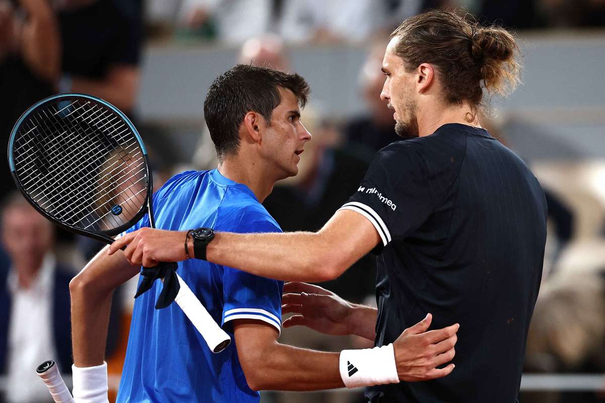 Zverev încheie parcursul lui Jodar și își garantează un loc în semifinalele Roland Garros 2 Zverev incheie parcursul lui Jodar si isi garanteaza un loc in semifinalele Roland Garros1780416741