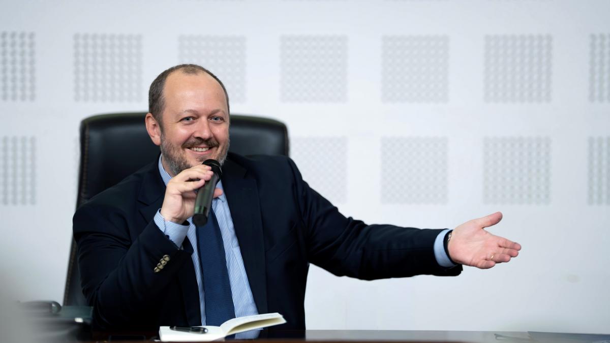 prima plecare din guvernul tomac adrian papahagi se retrage afirmand nu vreau sa fiu implicat intr un conflict1781194353