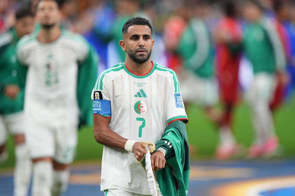 A anunțat retragerea după ce echipa sa a fost eliminată de la Cupa Mondială. 2 A anuntat retragerea dupa ce echipa sa a fost eliminata de la Cupa Mondiala1783061196