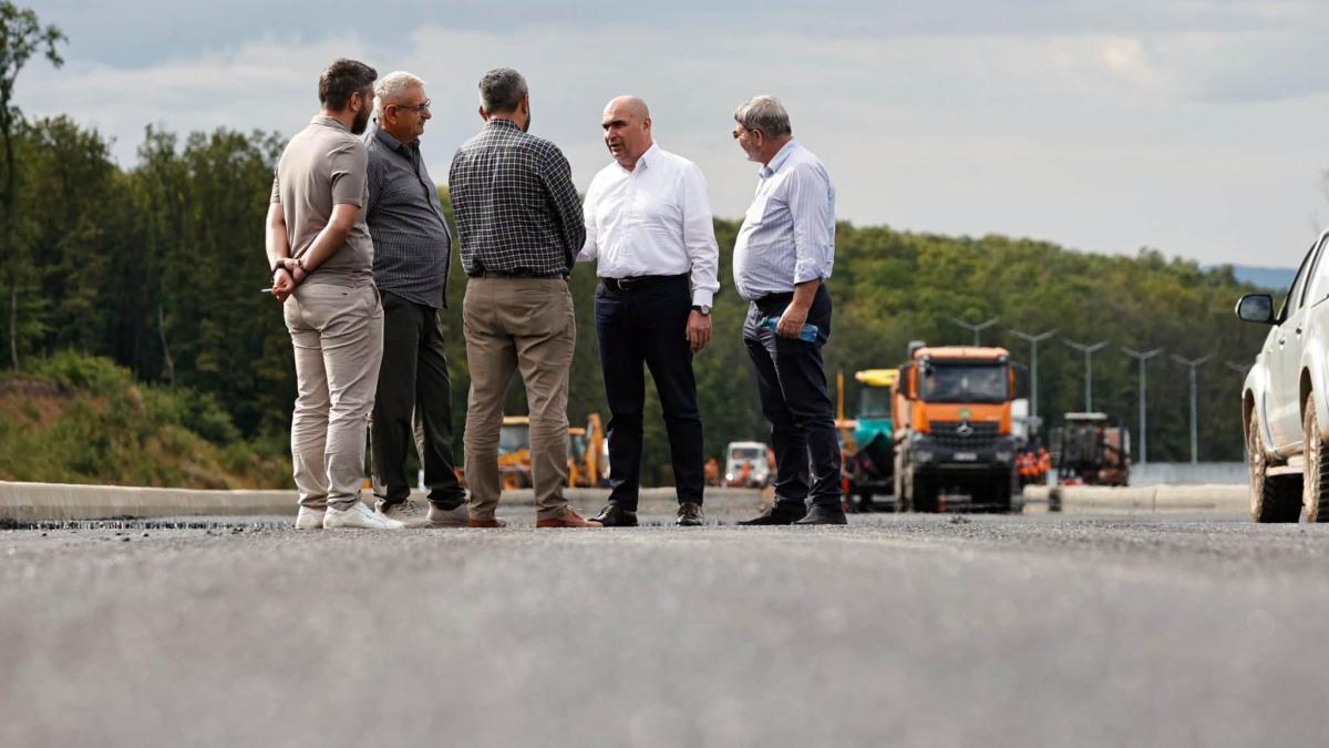 Bolojan a inspectat șantierul Autostrăzii Transilvania. "De la 1 decembrie ar trebui să se circula..." 2 Bolojan a inspectat santierul Autostrazii Transilvania De la 1 decembrie ar trebui sa se circula1783710075