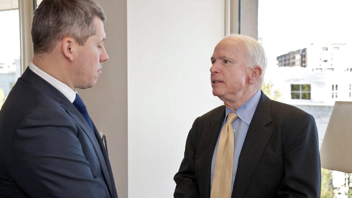Cătălin Predoiu publică o fotografie cu John McCain: "Se apropie mari schimbări. Timpul în care România avea influență..." 2 Catalin Predoiu publica o fotografie cu John McCain Se apropie mari schimbari Timpul in care Romania avea influenta1783163807