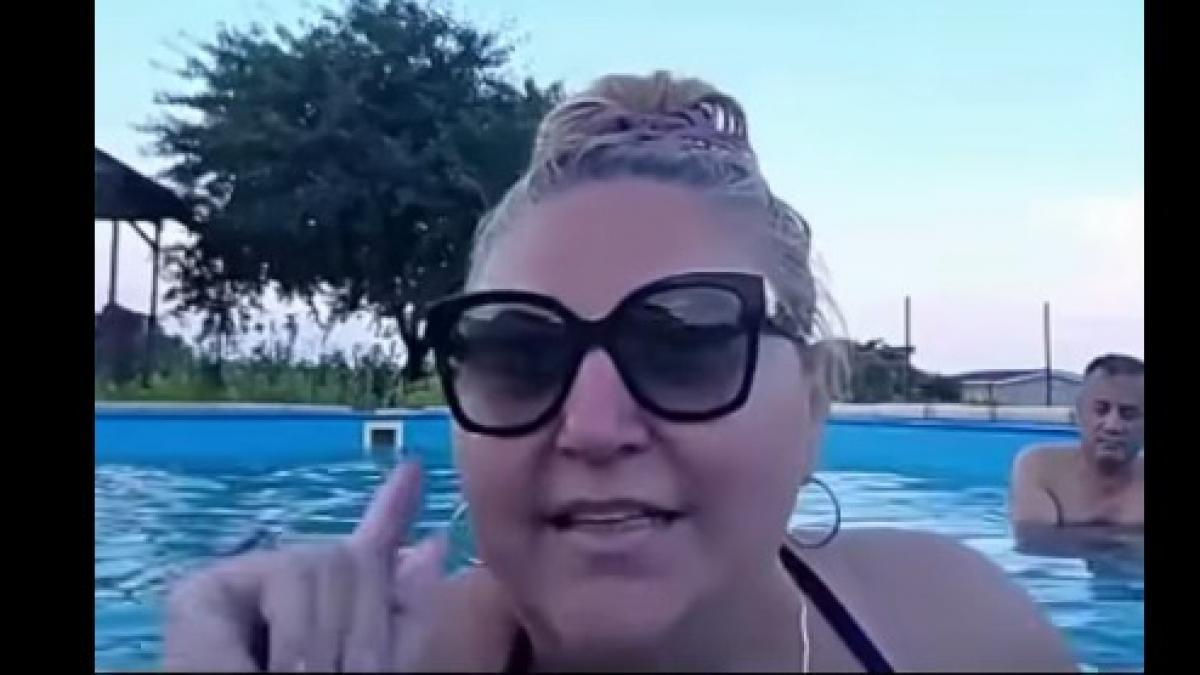 Diana Șoșoacă a fost în direct într-o emisiune, din piscină. Mesaj plin de dezinformări:... 2 Diana Sosoaca a fost in direct intr o emisiune din piscina Mesaj plin de dezinformari1784650588