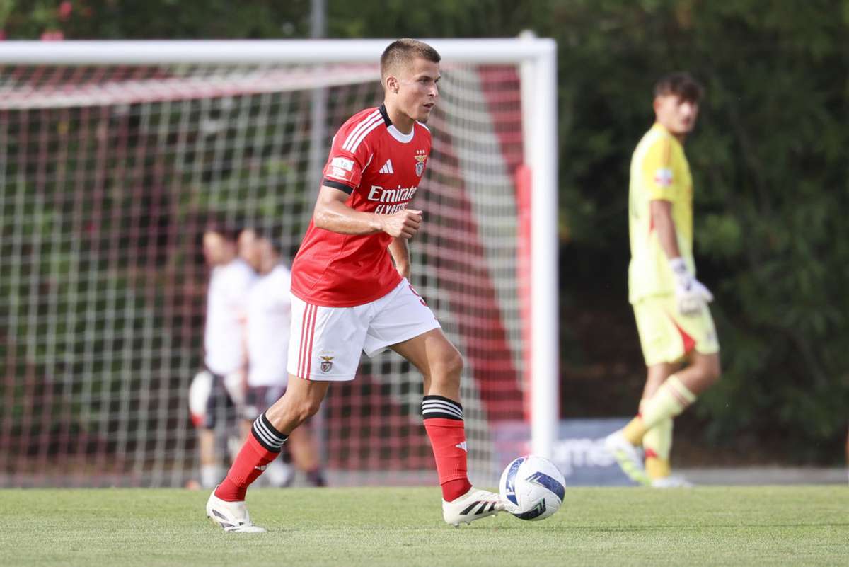 Dínamo București face progrese pentru achiziționarea mijlocașului de la Benfica 2 Dinamo Bucuresti face progrese pentru achizitionarea mijlocasului de la Benfica1784038582
