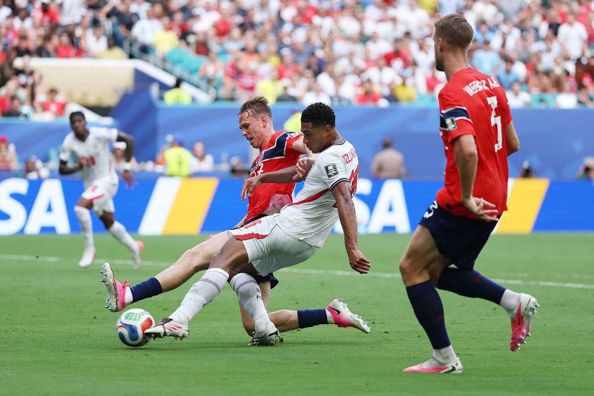 FIFA afirmă că "nu există dovezi" că mingea a fost deviată la golul de egalare al Angliei. 2 FIFA afirma ca nu exista dovezi ca mingea a fost deviata la golul de egalare al Angliei1783847771