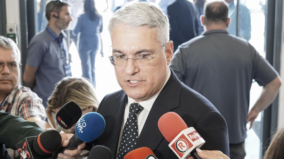 Guvernul contestă decizia de blocare a Legii salarizării la Curtea de Apel. Pîslaru: "Ieri nu am fost..." 2 Guvernul contesta decizia de blocare a Legii salarizarii la Curtea de Apel Pislaru Ieri nu am fost1784722582