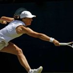 Iga Swiatek a invins un fost numar 1 mondial si s a calificat in turul al treilea la Wimbledon1783008131