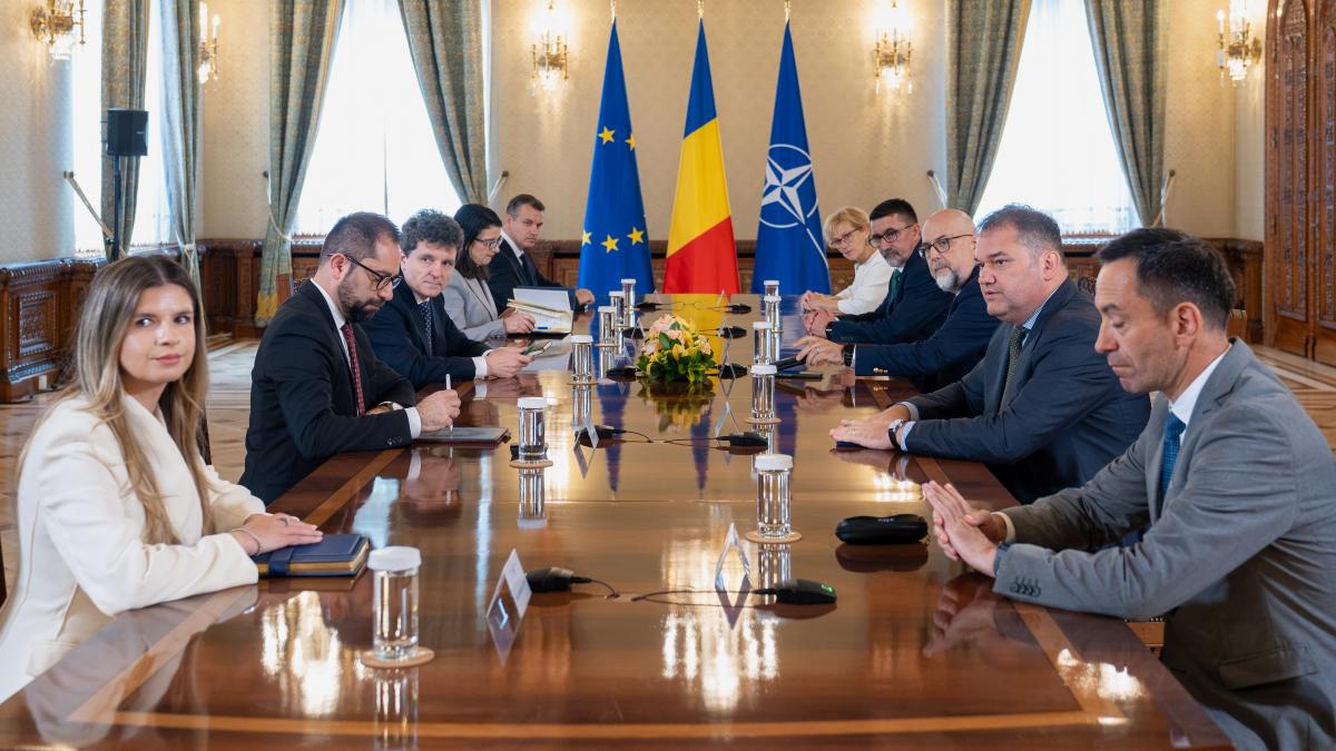 Înainte de întâlnirea cu Nicușor Dan, Kelemen Hunor solicită PSD, PNL și USR să contribuie... 2 Inainte de ntalnirea cu Nicusor Dan Kelemen Hunor solicta PSD PNL si USR sa contribuie1783691182