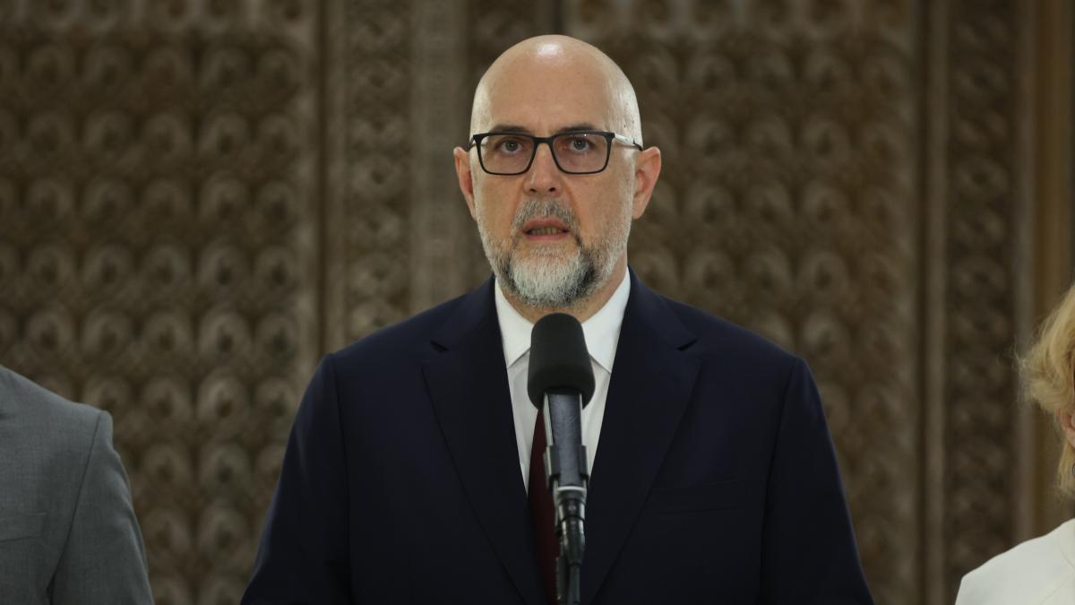 Kelemen Hunor solicită o soluționare rapidă a crizei politice: „Oamenii sunt sătui de acest spectacol...” 2 Kelemen Hunor solicita o solutie rapida a crizei politice Oamenii sunt satui de acest spectacol1783077387