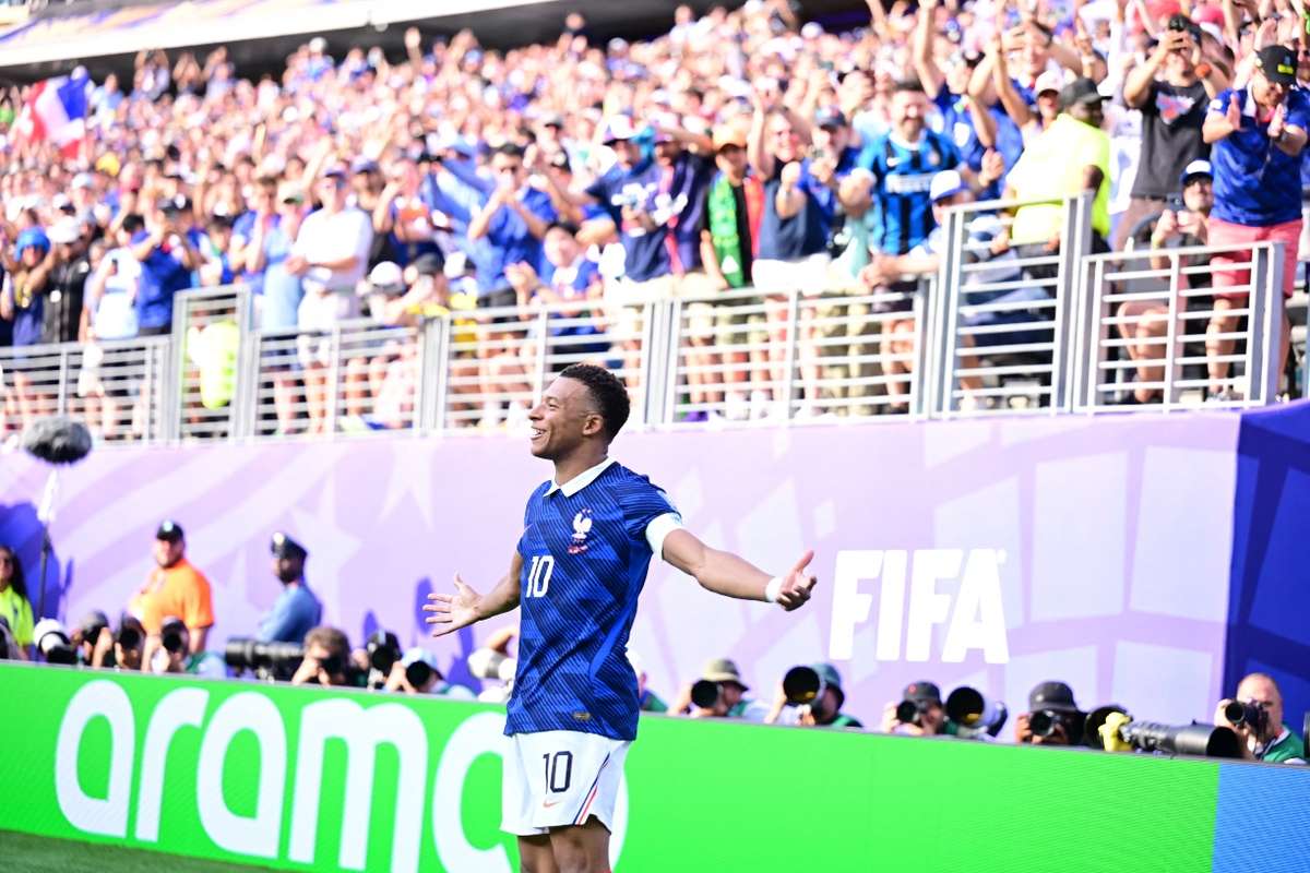 Mbappé îi sufla în ceafă lui Messi! L-a egalat în lupta pentru Gheata de Aur și este la un gol de recordul suprem 2 Mbappe i sufla in ceafa lui Messi L a egalat in lupta pentru Gheata de Aur si este la un gol de recordul suprem1782884779
