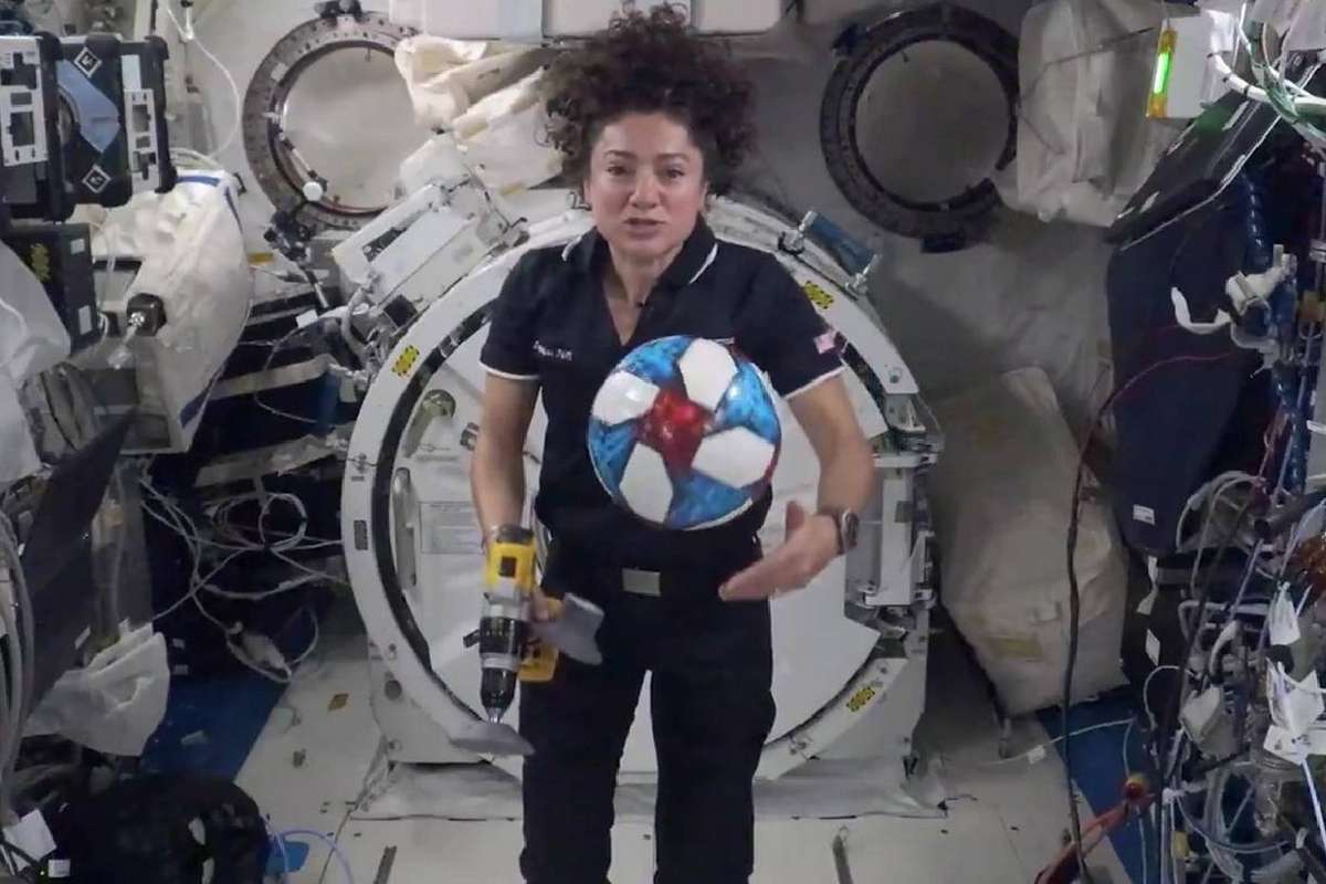 NASA va trimite o minge de fotbal pe Lună, în cazul în care SUA câștigă titlul mondial. 2 NASA va trimite o minge de fotbal pe Luna in cazul in care SUA castiga titul mondial1782898344
