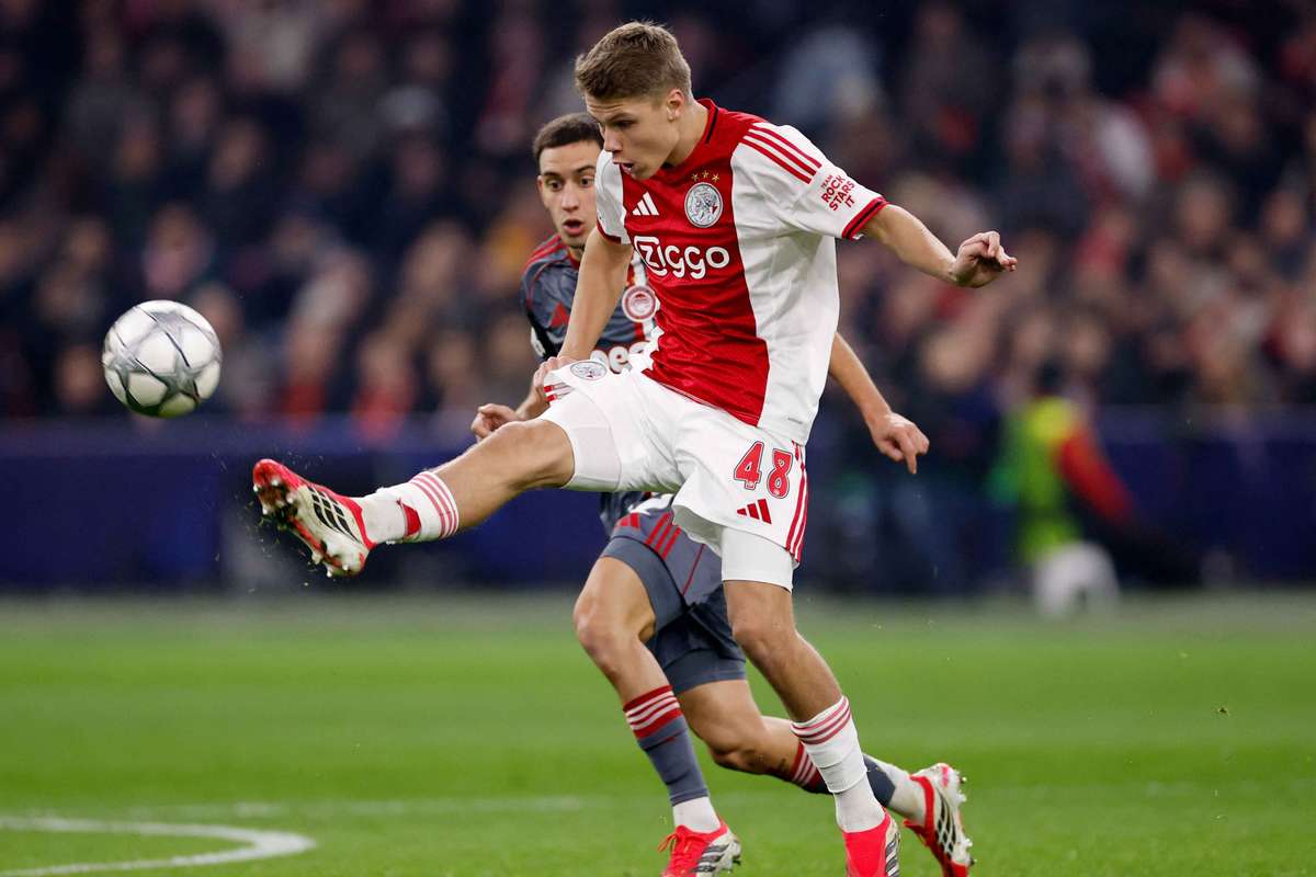 Newcastle achiziționează un jucător de 18 ani de la Ajax pentru 27 de milioane de euro. 2 Newcastle achizitioneaza un jucator de 18 ani de la Ajax pentru 27 de milioane de euro1783603902