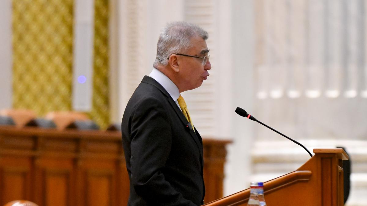 Petrișor Peiu recunoaște că AUR nu dispune de toate semnăturile necesare pentru suspendarea președintelui: „E o... 2 Petrisor Peu recunoaste ca AUR nu dispune de toate semnaturile necesare pentru suspendarea presedintelui E o1782907401