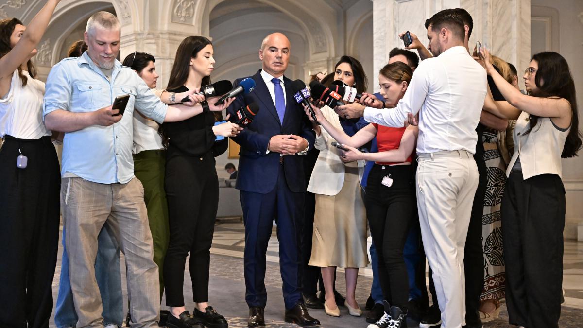 Rareș Bogdan îl critică pe Bolojan: „Nu cunoaște politica. A elaborat politici pentru un oraș, nu pentru...” 2 Rares Bogdan il critica pe Bolojan Nu cunoaste politica A elaborat politici pentru un oras nu pentru1785349781