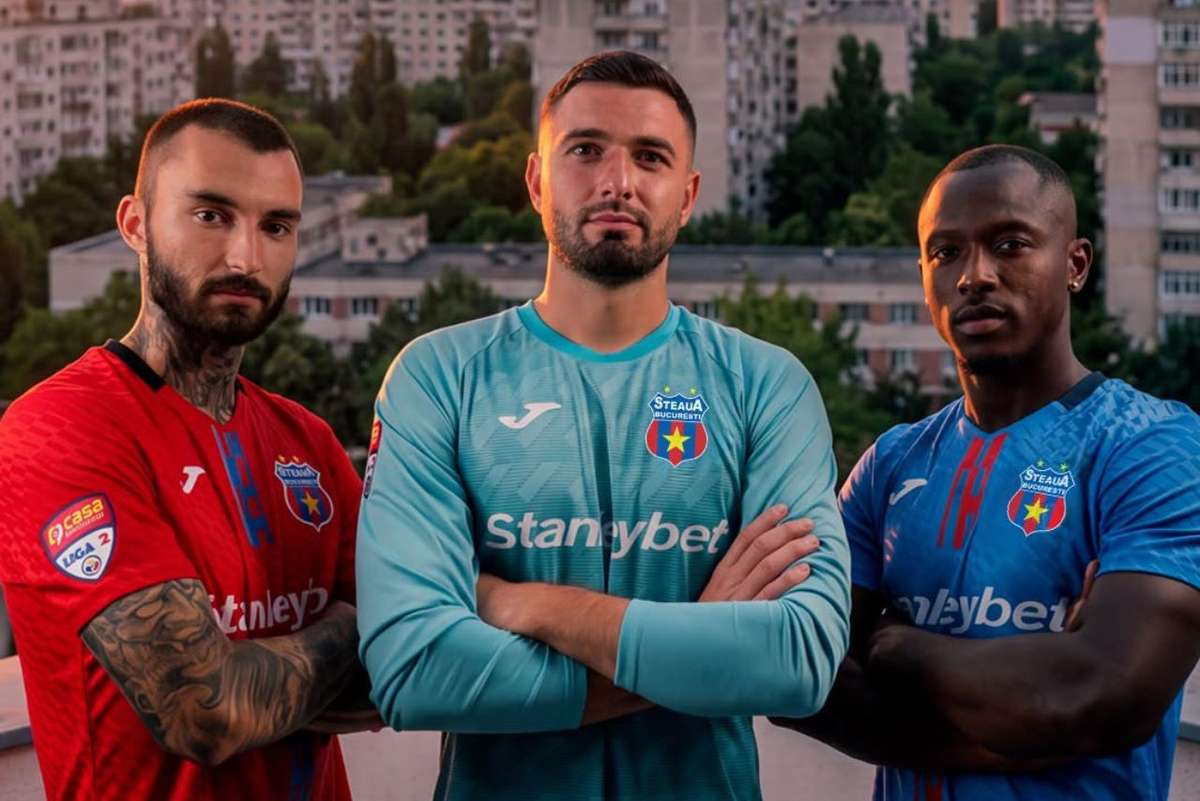 Steaua Bucuresti si a prezentat noile uniforme dupa schimbarea sponsorului tehnic1785520771