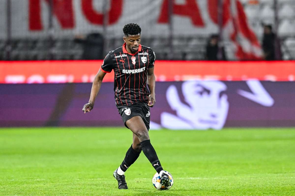 Transferul lui Eddy Gnahore la FCSB a fost confirmat. Ce salariu va avea fostul jucător de la Dinamo? 2 Transferul lui Eddy Gnahore la FCSB a fost confirmat Ce salariu va avea fostul jucator de la Dinamo1783796482