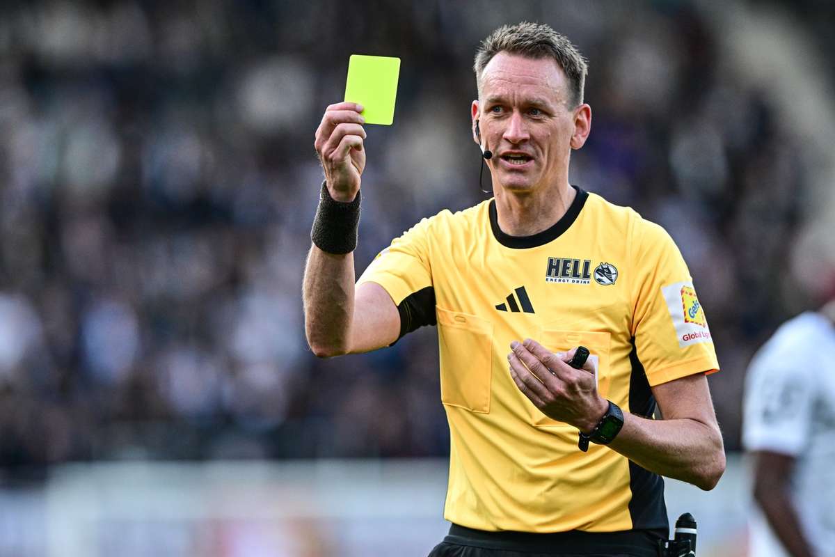 UEFA a anunțat cine va oficia meciurile Universității Craiova în dublă manșă. 3 UEFA a anuntat cine va oficia meciurile Universitatii Craiova in dubla mansa1785492880
