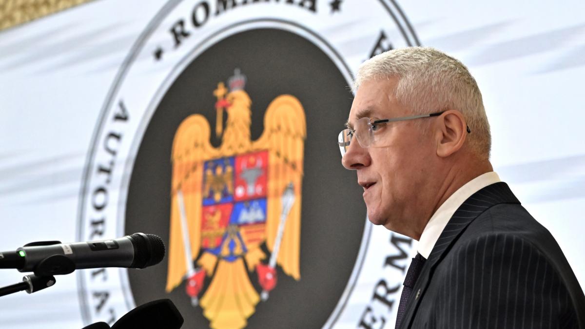 AEP propune o nouă lege a partidelor politice: numărul membrilor fondatori necesari pentru înființarea unui partid crește de la 3 la 100. 2 AEP propune o noua lege a partidelor politice numarul membrilor fondatori necesari pentru infiintarea unui partid creste de la 3 la 1001787312680