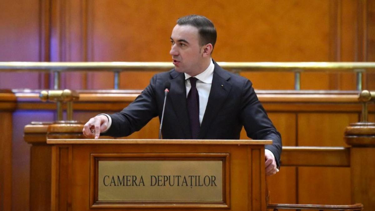 Bogdan Ivan: Cer premierului interimar să ceară activarea mecanismului de securitate... 2 Bogdan Ivan Cer premierului interimar sa ceara activarea mecanismului de securitate1786538673