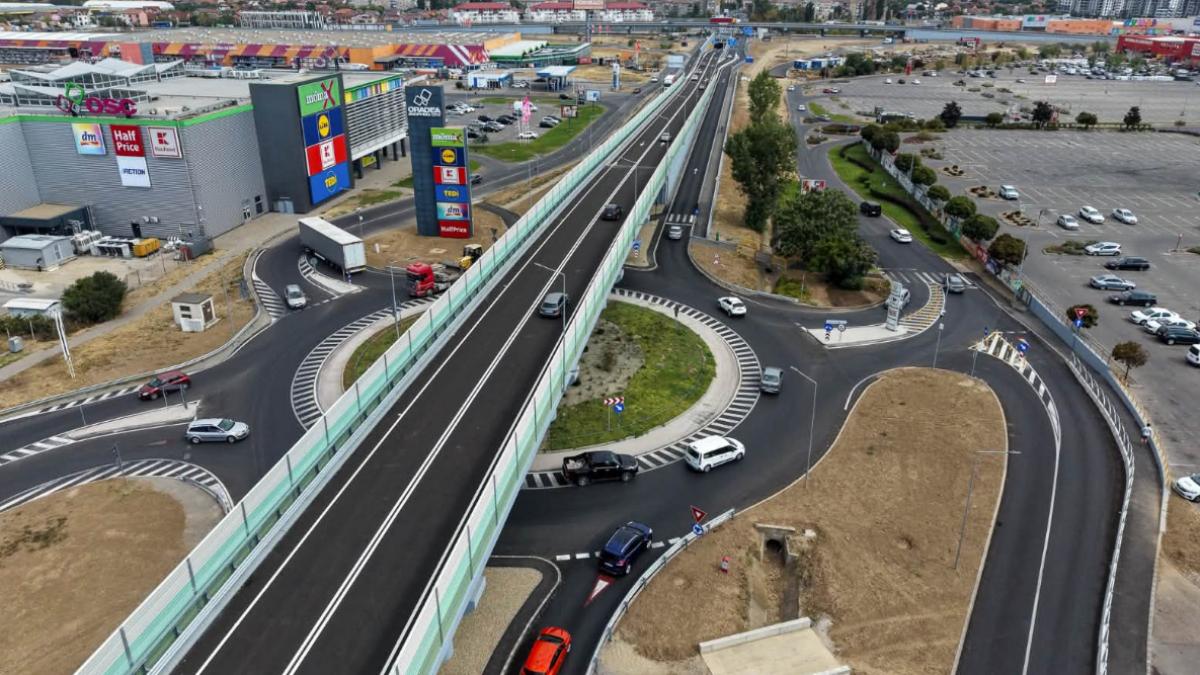 Bolojan a deschis două pasaje rutiere și un pasaj subteran pietonal în Oradea, finanțate din fonduri PNRR. 2 Bolojan a deschis doua pasaje rutiere si un pasaj subteran pietonal in Oradea finantate din fonduri PNRR1786964382