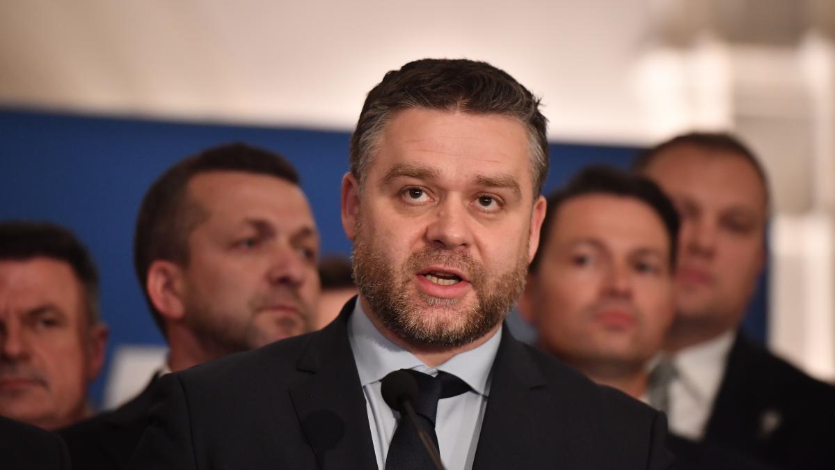 Ciprian Ciucu rămâne în continuare sub control judiciar până pe 15 octombrie. Instanța i-a respins contestația împotriva acestei măsuri. 2 Ciprian Ciucu ramane in continuare sub control judiciar pana pe 15 octombrie Instanta i a respins contestatia impotriva acestei masuri1787225379