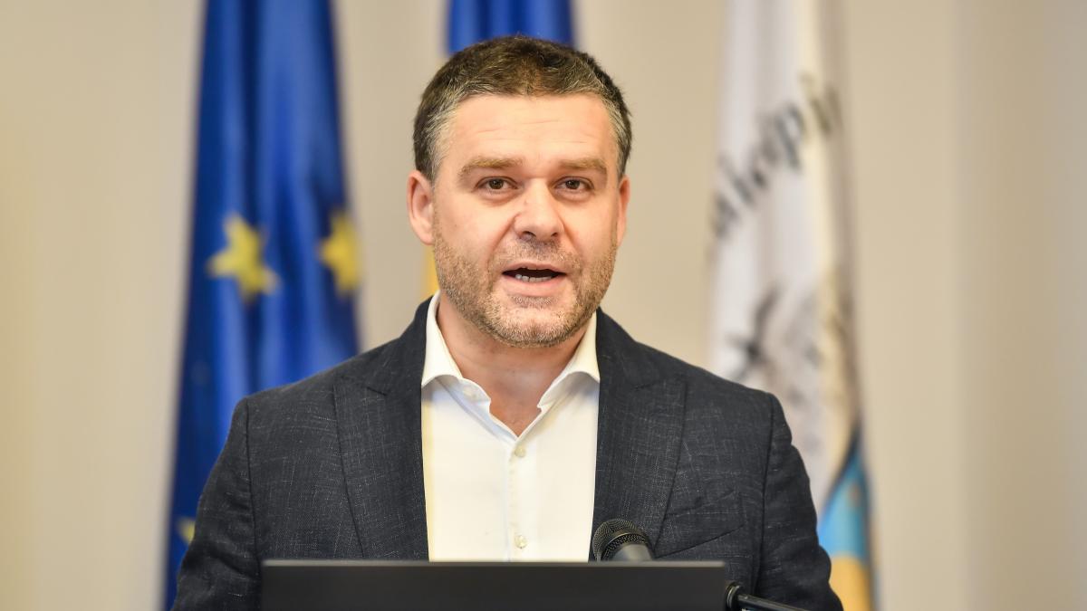 Ciprian Ciucu se implica in scandalul merdenelelor Exista loc si pentru croissant1787344181