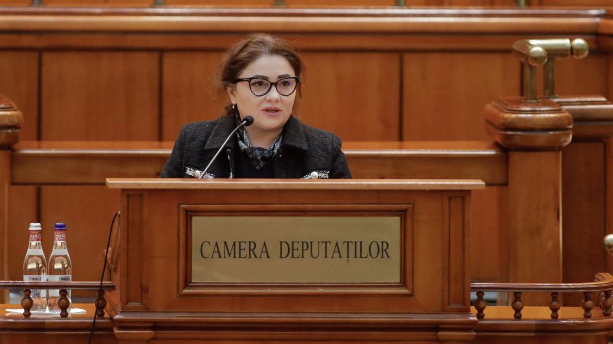 Cristina Trăilă, audiată la DNA Iași în cazul lui Fănel Bogos, în care este menționat și Bolojan. Surse: Are statut de suspect. 2 Cristina Traila audiata la DNA Iasi in cazul lui Fanel Bogos in care este mentionat si Bolojan Surse are statut de suspect1787658278