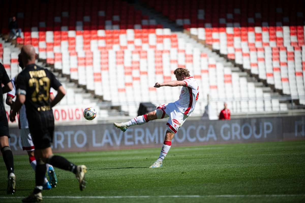 Dinamo a găsit un înlocuitor pentru Gnahore. Jucătorul provine din Serie C. 2 Dinamo a gasit un inlocuitor pentru Gnahore Jucatorul provine din Serie C1786095877