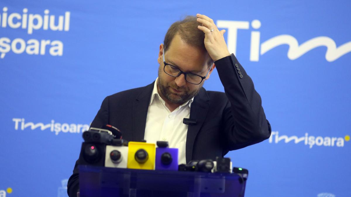 Dominic Fritz anunță, după decizia CCR, că mandatul său depinde de semnătura lui Nicușor Dan: "Ar fi o sancțiune retroactivă" 4 Dominic Fritz anunta dupa decizia CCR ca mandatul sau depinde de semnatura lui Nicusor Dan Ar fi o sanciune retroactiva1786971570
