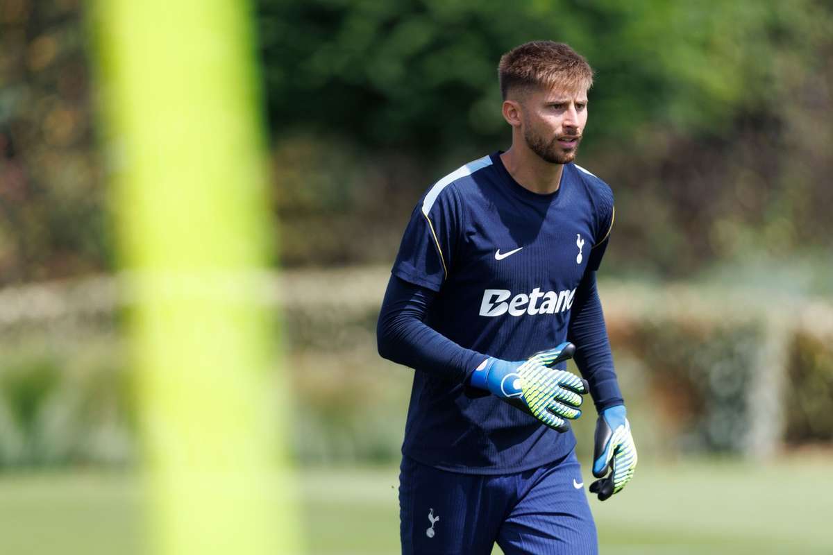 După ce a pierdut titlul de titular, Vicario părăsește Spurs și se întoarce în Serie A. Va apăra poarta echipei Juventus. 2 Dup a ce a pierdut titlul de titular Vicario paraseste Spurs si se intoarce in Serie A Va apara poarta echipei Juventus1786968875