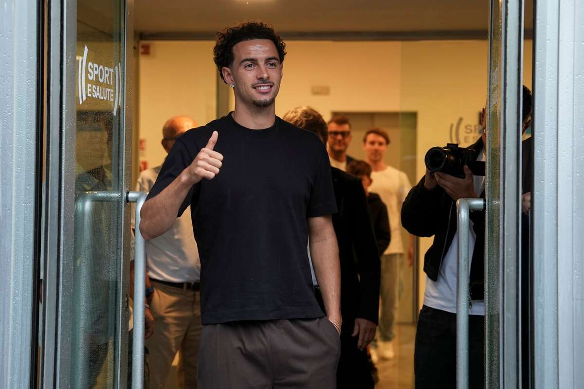 Întăriri pentru Chivu! Inter îl transferă pe mijlocașul Curtis Jones de la Liverpool. 2 Intariri pentru Chivu Inter il transfera pe mijlocasul Curtis Jones de la Liverpool1787340577