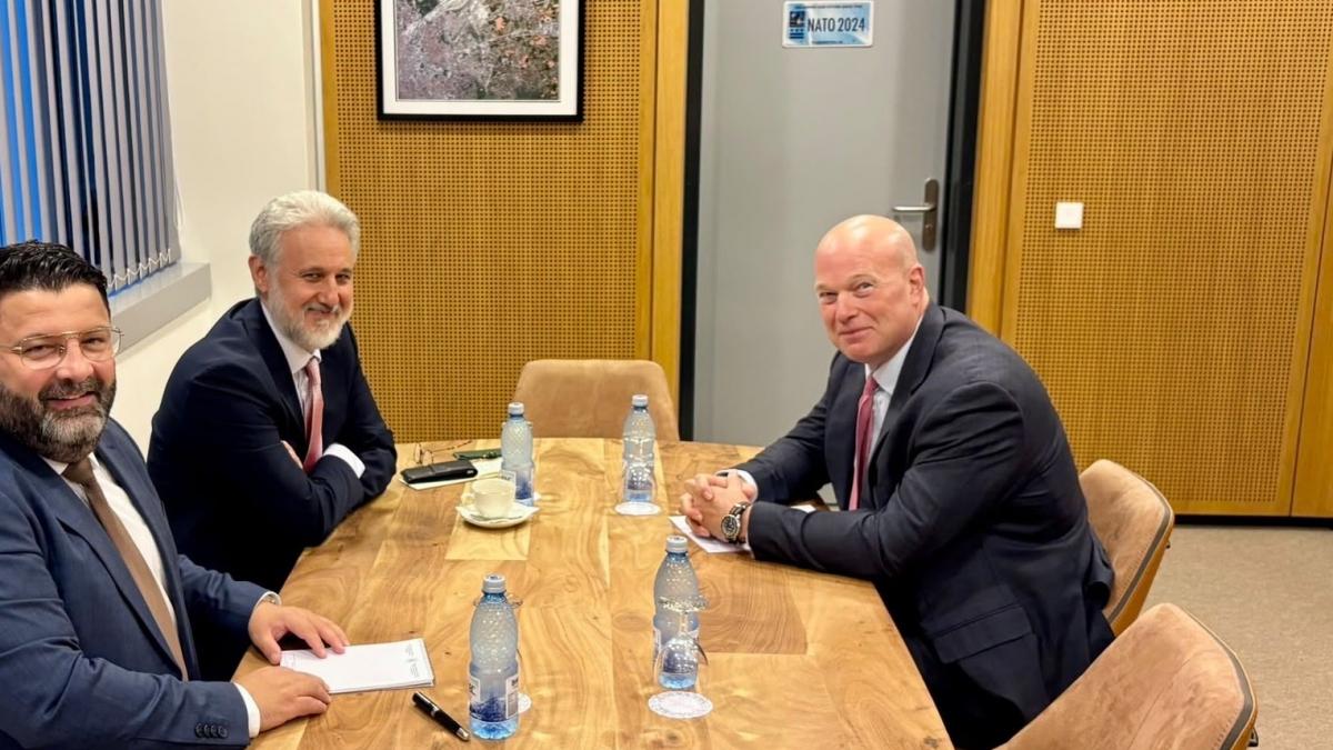 Marius Lazurca și Dan Neculăescu au avut o întâlnire cu ambasadorul SUA la NATO: „O discuție importantă despre securitatea Mării Negre”. 2 Marius Lazurca si Dan Neculaescu au avut o intalnire cu ambasadorul SUA la NATO O discutie importanta despre securitatea Marii Negre1787753710
