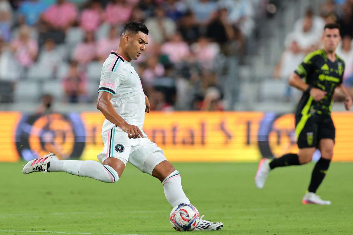 Neymar la Inter Miami, lângă Messi și Suárez? Mesajul lui Casemiro stârnește zvonuri 2 Neymar la Inter Miami langa Messi si Suarez Mesajul lui Casemiro starneste zvonuri1786697966