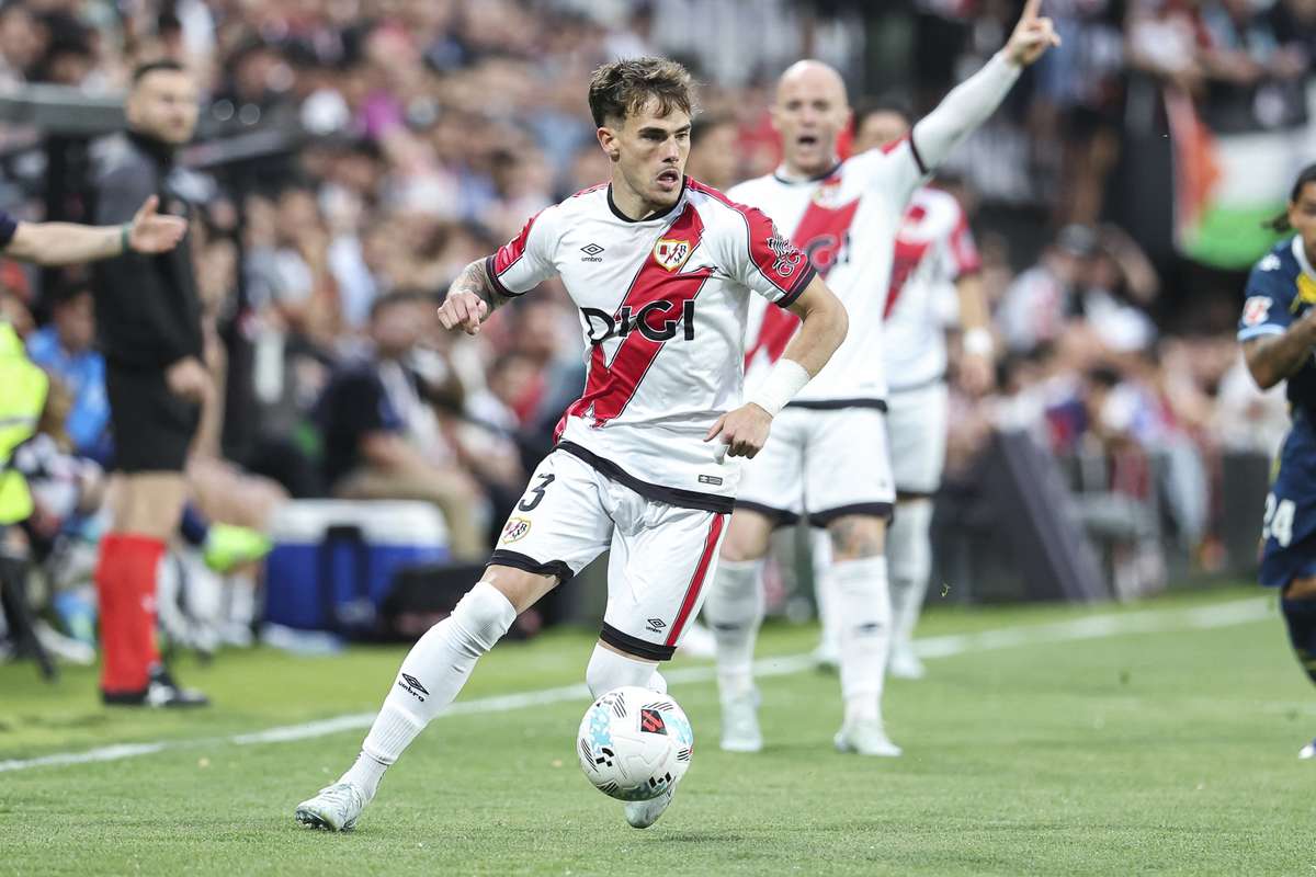 Oficial | Coechipierul lui Rațiu de la Rayo Vallecano a semnat cu Chelsea 4 Oficial Coechipierul lui Ratiu de la Rayo Vallecano a semnat cu Chelsea1786527870